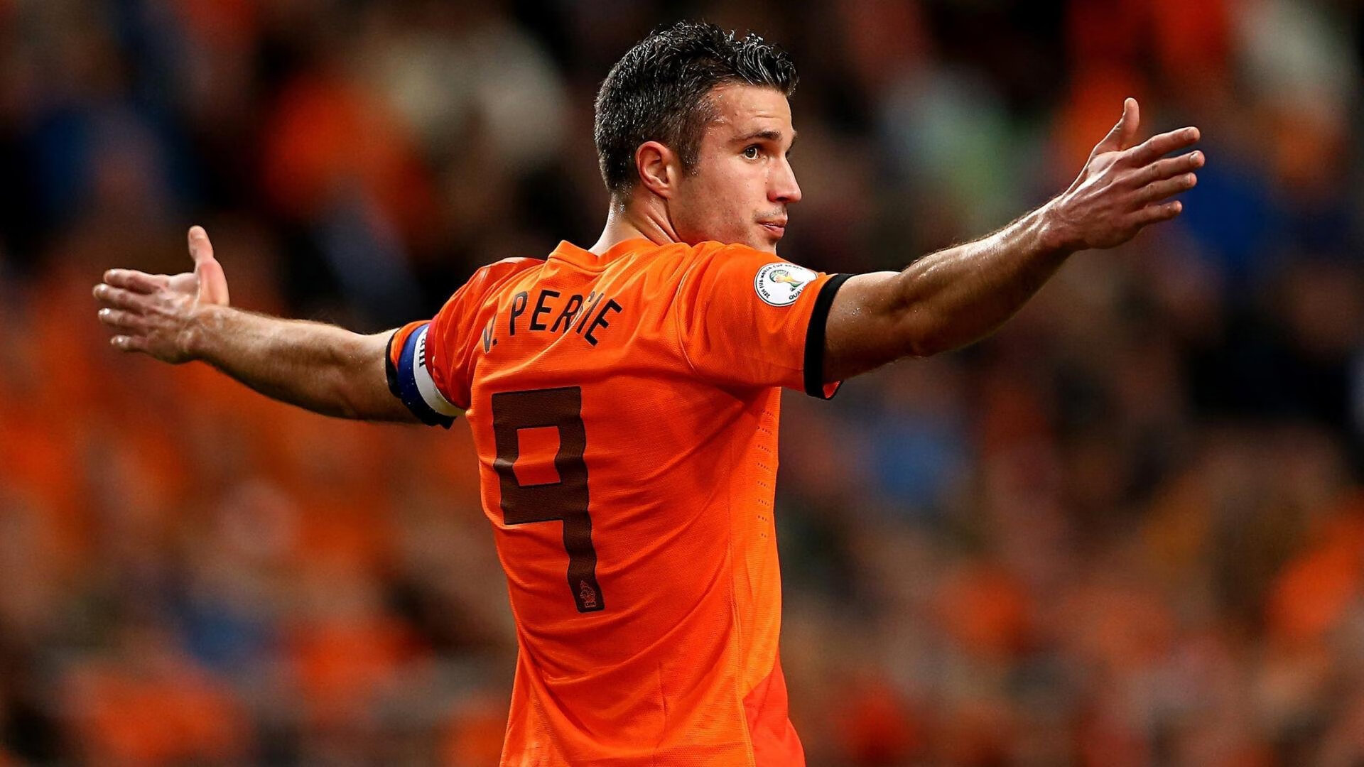 羽毛球高手激烈对抗赛场气氛紧张,羽毛球比赛心态怎么调整